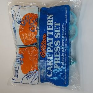 Vintage Wilton Cake Pattern press set, New